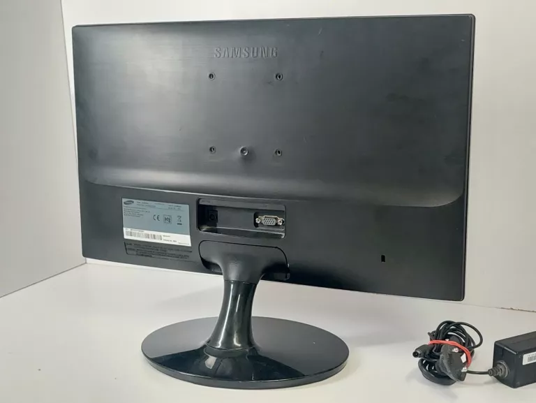 MONITOR LED SAMSUNG S19D300NY 18,5 " 1366 X 768 PX TN