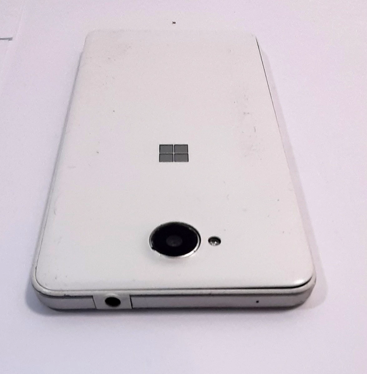telefon-microsoft-lumia-650-bialy-przekatna-ekranu-500