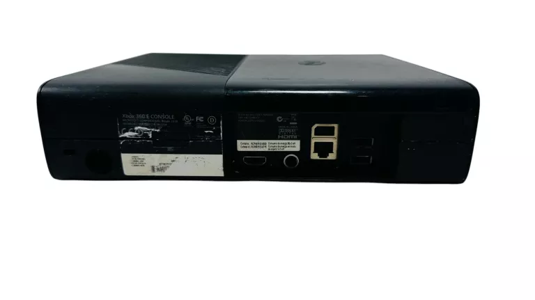 KONSOLA MICROSOFT XBOX 360 E 250 GB + PAD + ZASILACZ + HDMI