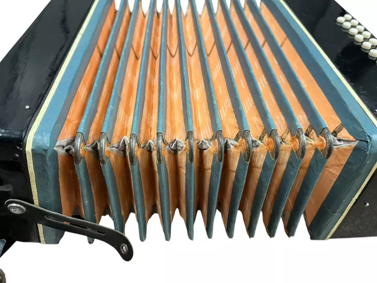 maly-akordeon-rosyjski-pilsudskiego-14-lancut