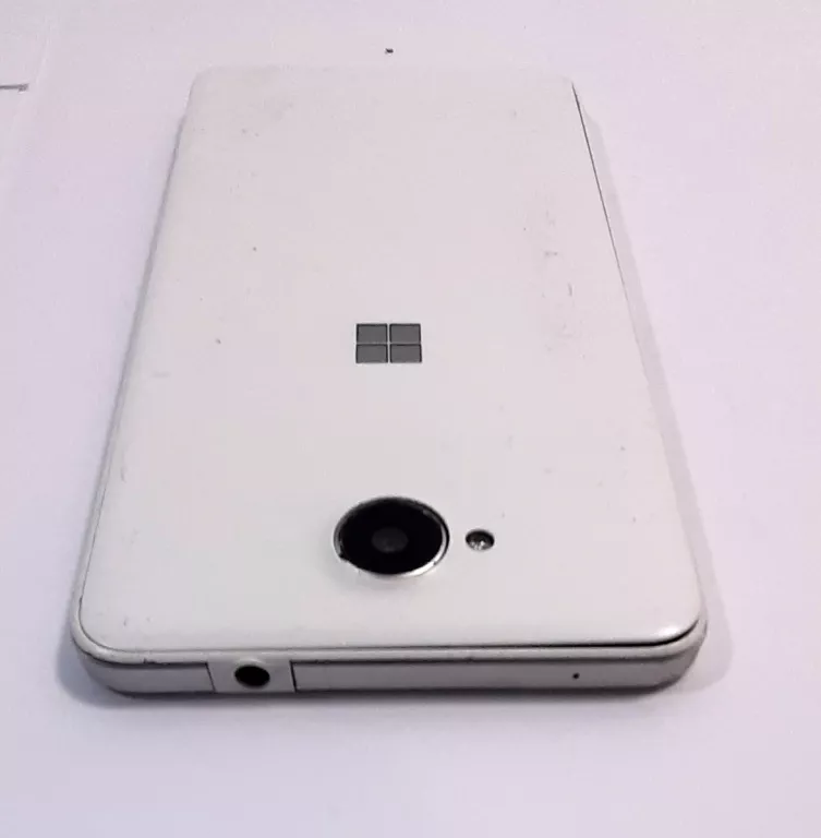 telefon-microsoft-lumia-650-bialy-przekatna-ekranu-500