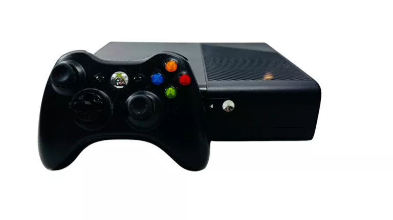KONSOLA MICROSOFT XBOX 360 E 250 GB + PAD + ZASILACZ + HDMI