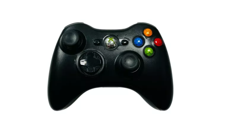 KONSOLA MICROSOFT XBOX 360 E 250 GB + PAD + ZASILACZ + HDMI