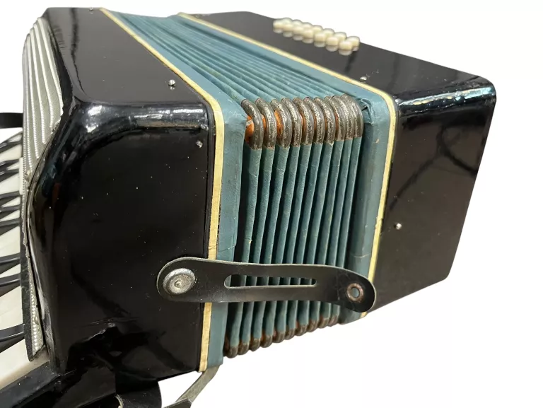 maly-akordeon-rosyjski-kod-producenta-akordeon