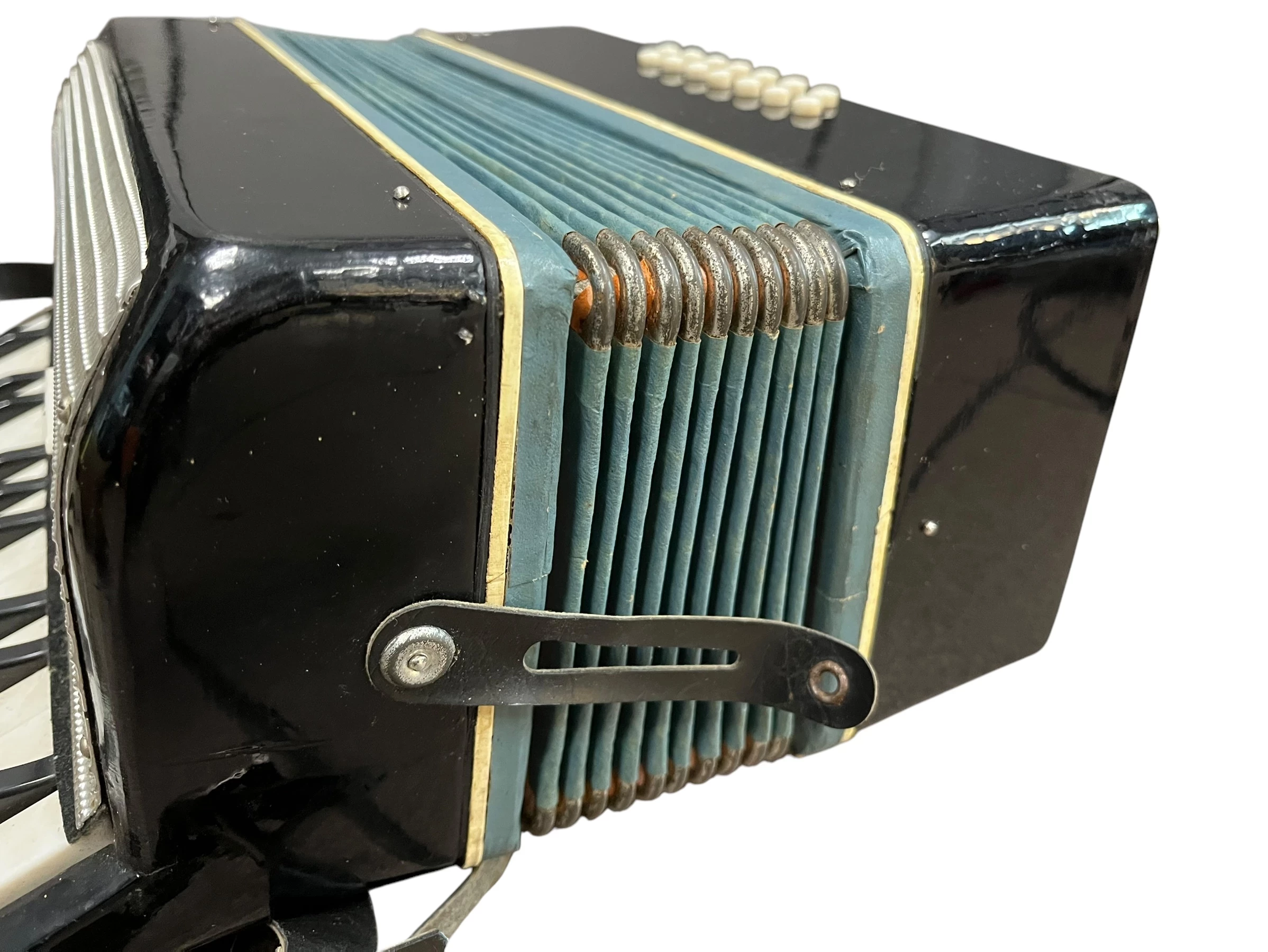 maly-akordeon-rosyjski-kod-producenta-akordeon