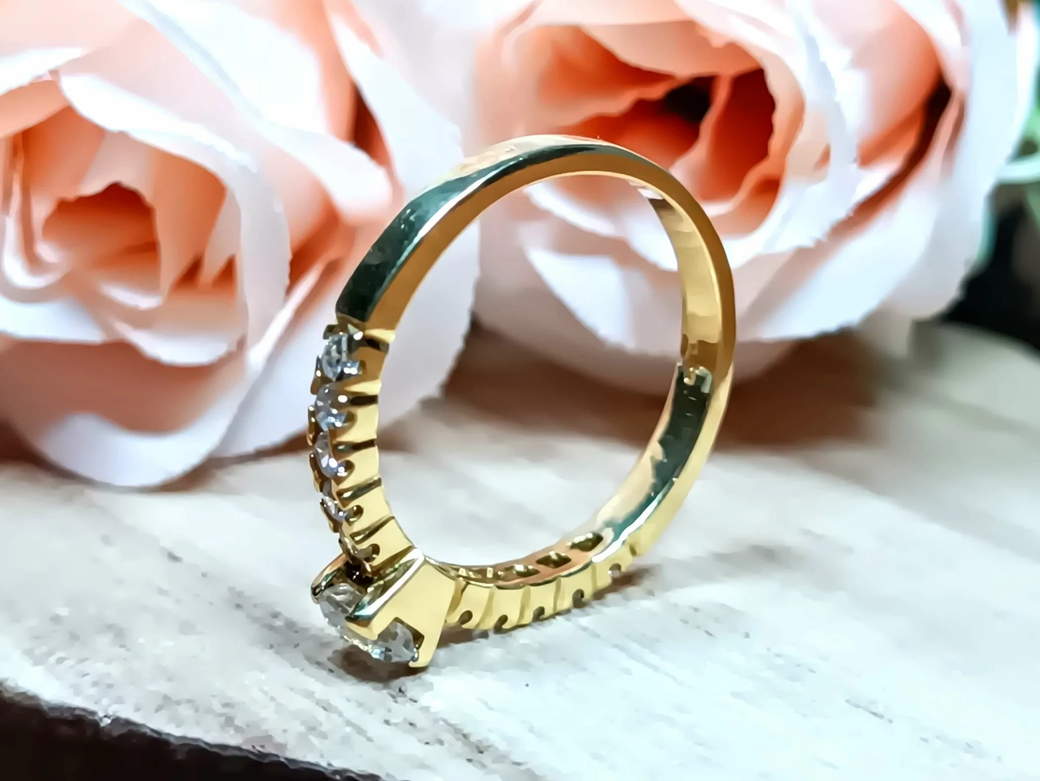 piekny-zloty-pierscionek-duza-centralna-cyrkonia-i-male-p585-376g-r18-kamien-17088-128