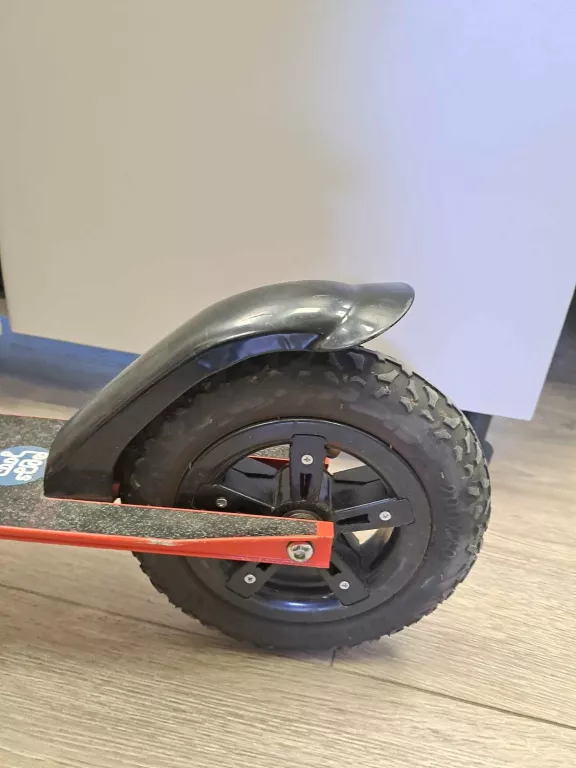 HULAJNOGA COOLSLIDE ROCK SCOOTER BLACK RED AT005-1