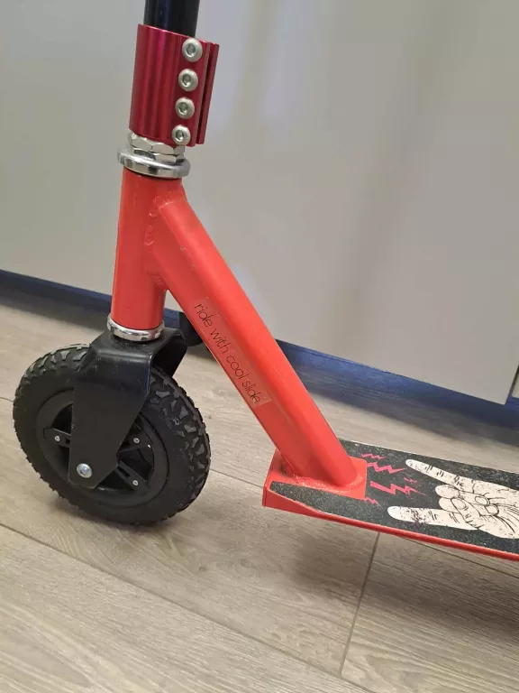 HULAJNOGA COOLSLIDE ROCK SCOOTER BLACK RED AT005-1