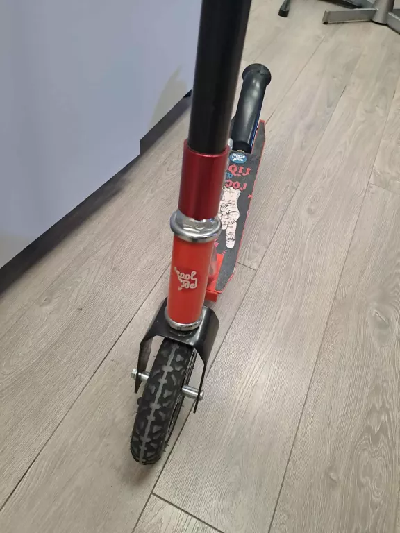 HULAJNOGA COOLSLIDE ROCK SCOOTER BLACK RED AT005-1