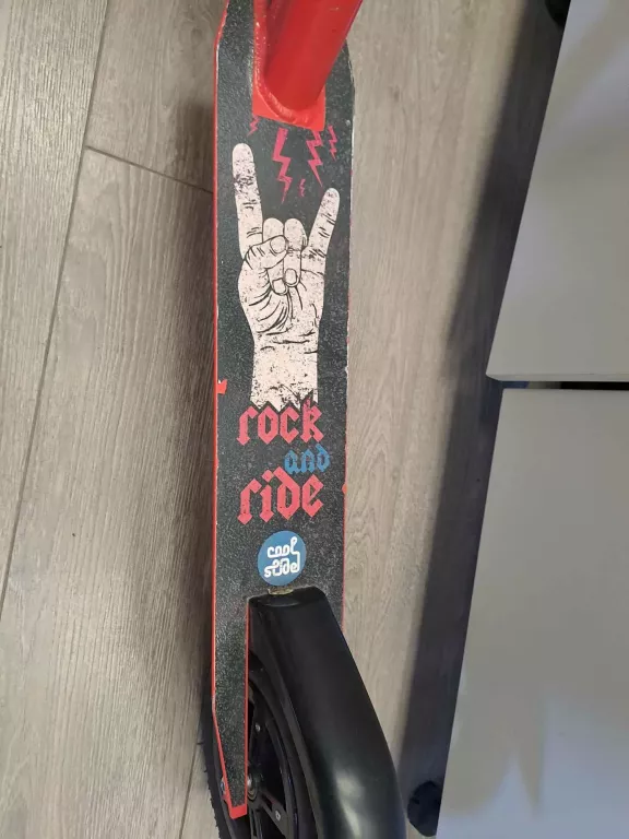 HULAJNOGA COOLSLIDE ROCK SCOOTER BLACK RED AT005-1