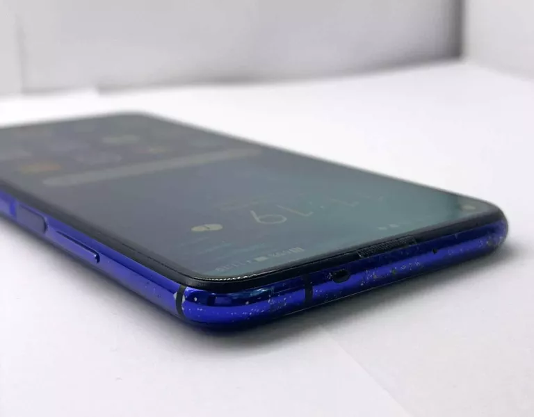TELEFON HONOR 20 6/128 GB/OPIS!