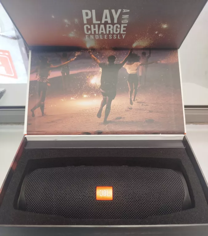 GŁOŚNIK PRZENOŚNY JBL CHARGE 4 CZARNY 30 W PUDEŁKO