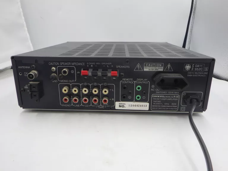 WZMACNIACZ AMPLITUNER ONKYO R-30
