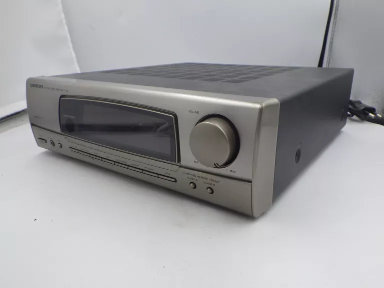 WZMACNIACZ AMPLITUNER ONKYO R-30