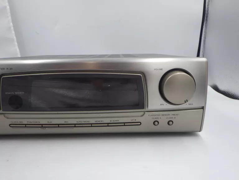 WZMACNIACZ AMPLITUNER ONKYO R-30