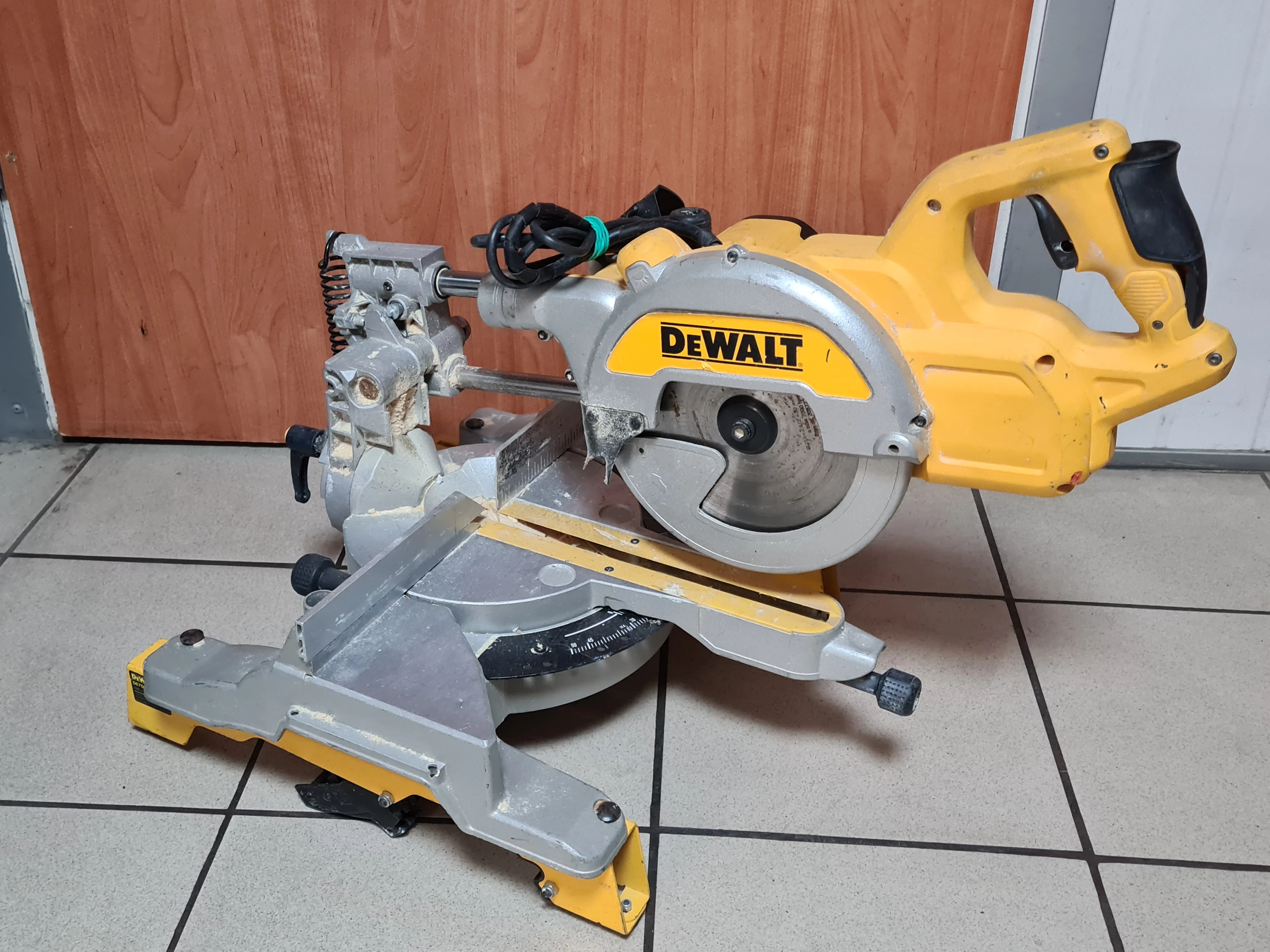 ukosnica-dewalt-dws777-kod-producenta-dws777