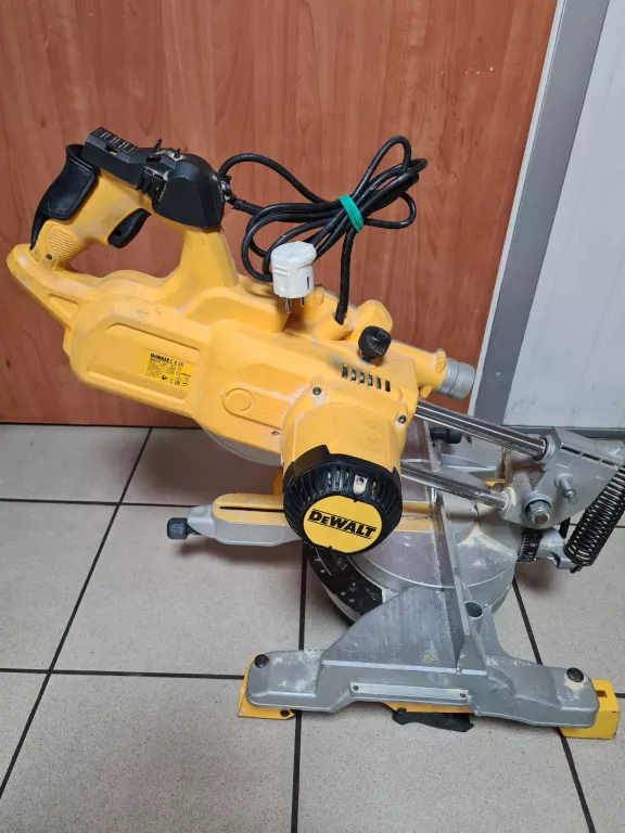 ukosnica-dewalt-dws777-srednica-tarczy-216