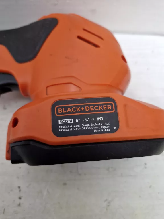 NOŻYCE DO TRAWY I ŻYWOPŁOTU AKUMULATOROWE BLACK DECKER BCSS18 /2X AKU