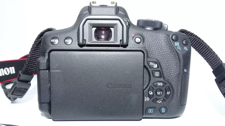 APARAT CANON EOS 750D (1400 ZDJĘĆ) + OBIEKTYW CANON 18-55MM ZESTAW