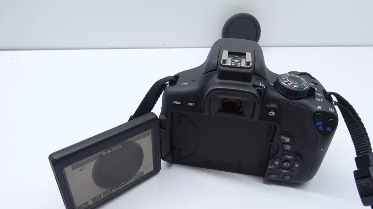 APARAT CANON EOS 750D (1400 ZDJĘĆ) + OBIEKTYW CANON 18-55MM ZESTAW