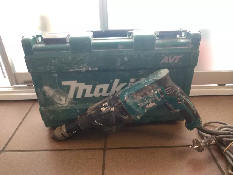 MŁOTOWIERTARKA MAKITA HR-2611FT | WALIZKA