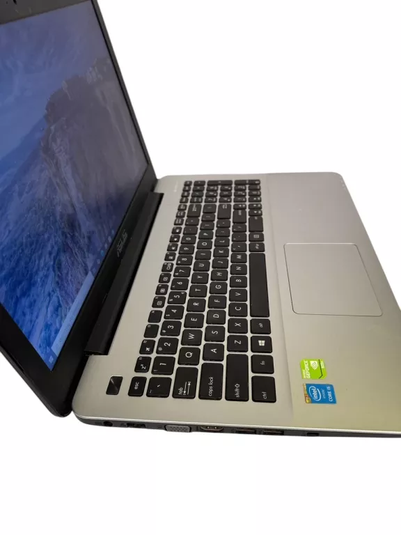 LAPTOP ASUS R556L I5 / 512SSD / 4GB RAM TANIO!!