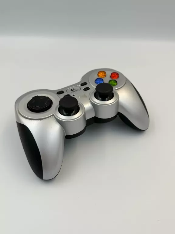 BEZPRZEWODOWY KONTROLER PAD LOGITECH F710 USB PC / TV + ODBIORNIK USB