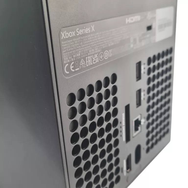 KONSOLA XBOX SERIES X + 2 PADY