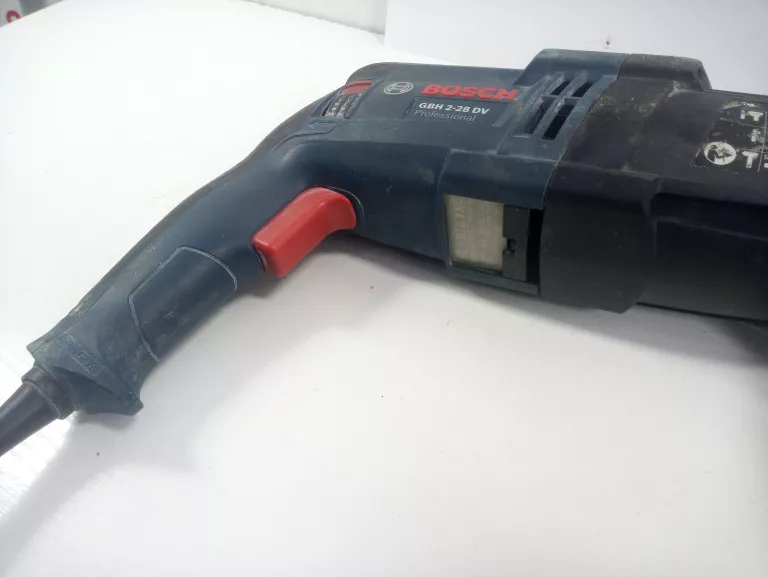 MŁOTOWIERTARKA BOSCH GBH 2-28 DFV WALIZKA + DŁUTA I WIERTŁA
