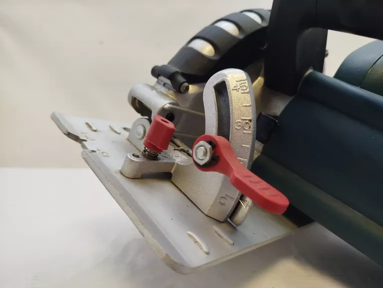PILARKA TRYTON THP1600