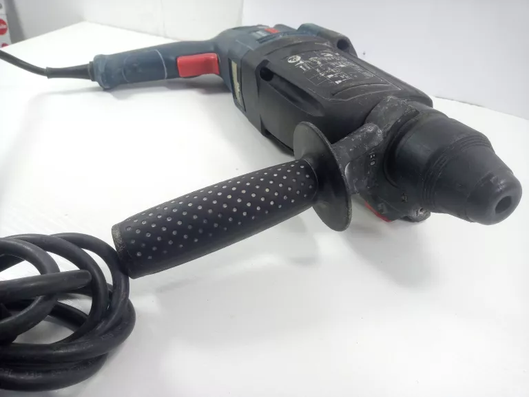 MŁOTOWIERTARKA BOSCH GBH 2-28 DFV WALIZKA + DŁUTA I WIERTŁA