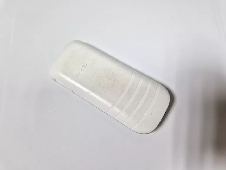 TELEFON SAMSUNG GT-E1200 + ŁADOWARKA