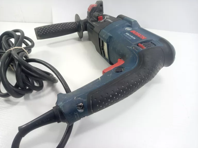 MŁOTOWIERTARKA BOSCH GBH 2-28 DFV WALIZKA + DŁUTA I WIERTŁA
