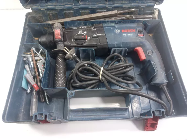 MŁOTOWIERTARKA BOSCH GBH 2-28 DFV WALIZKA + DŁUTA I WIERTŁA