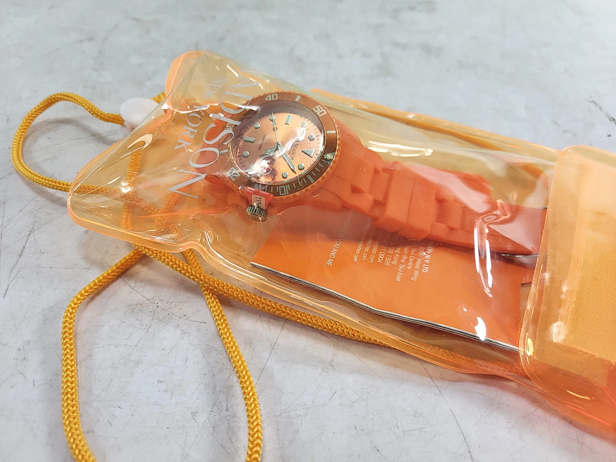 zegarek-madison-new-york-pomaranczowy-material-paska-129219-3