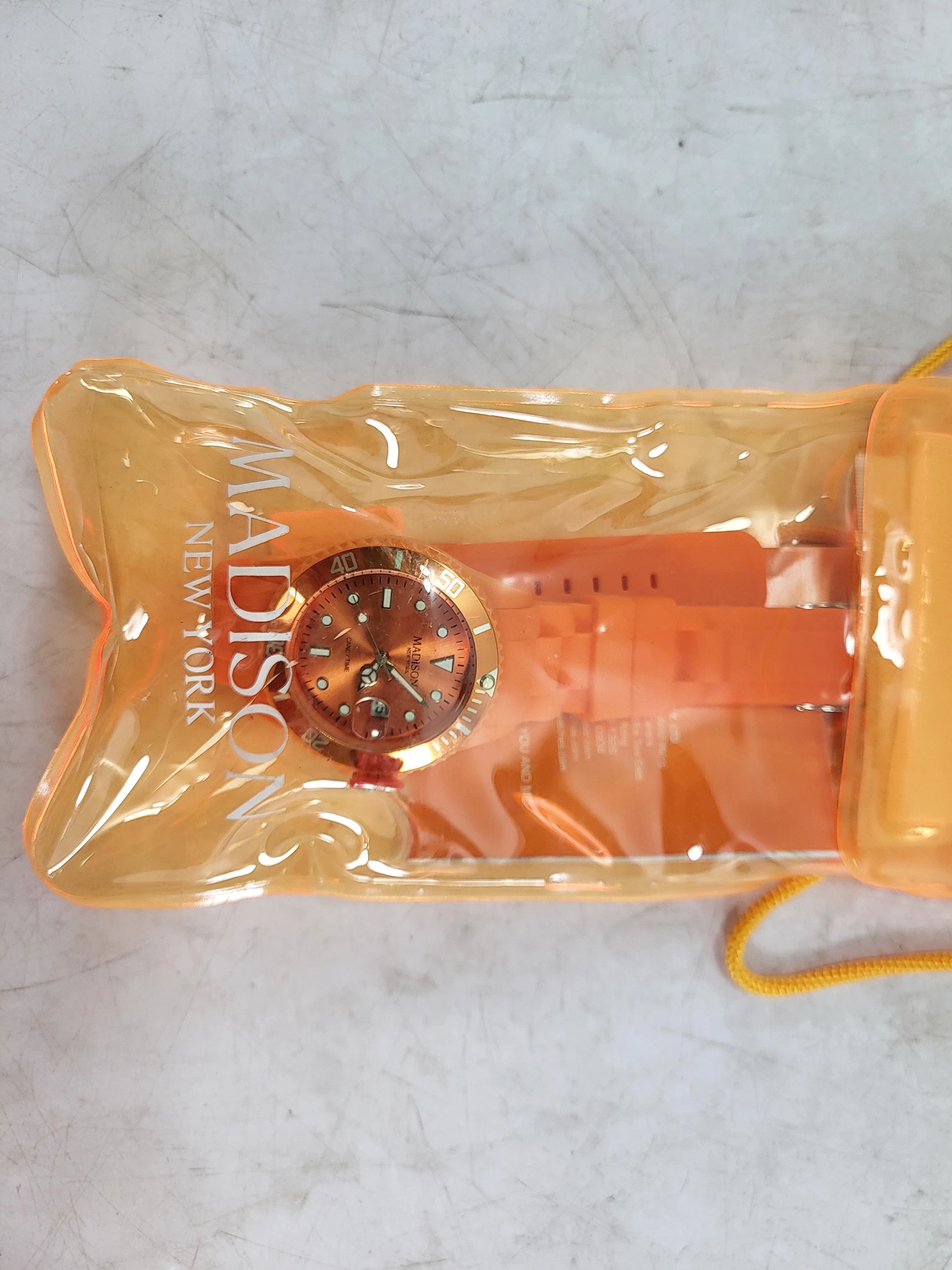 zegarek-madison-new-york-pomaranczowy-rodzaj-129220-3