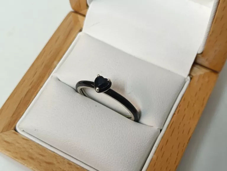 PIĘKNY SREBRNY PIERŚCIONEK PANDORA PR 925 ROZ 20 SERCE