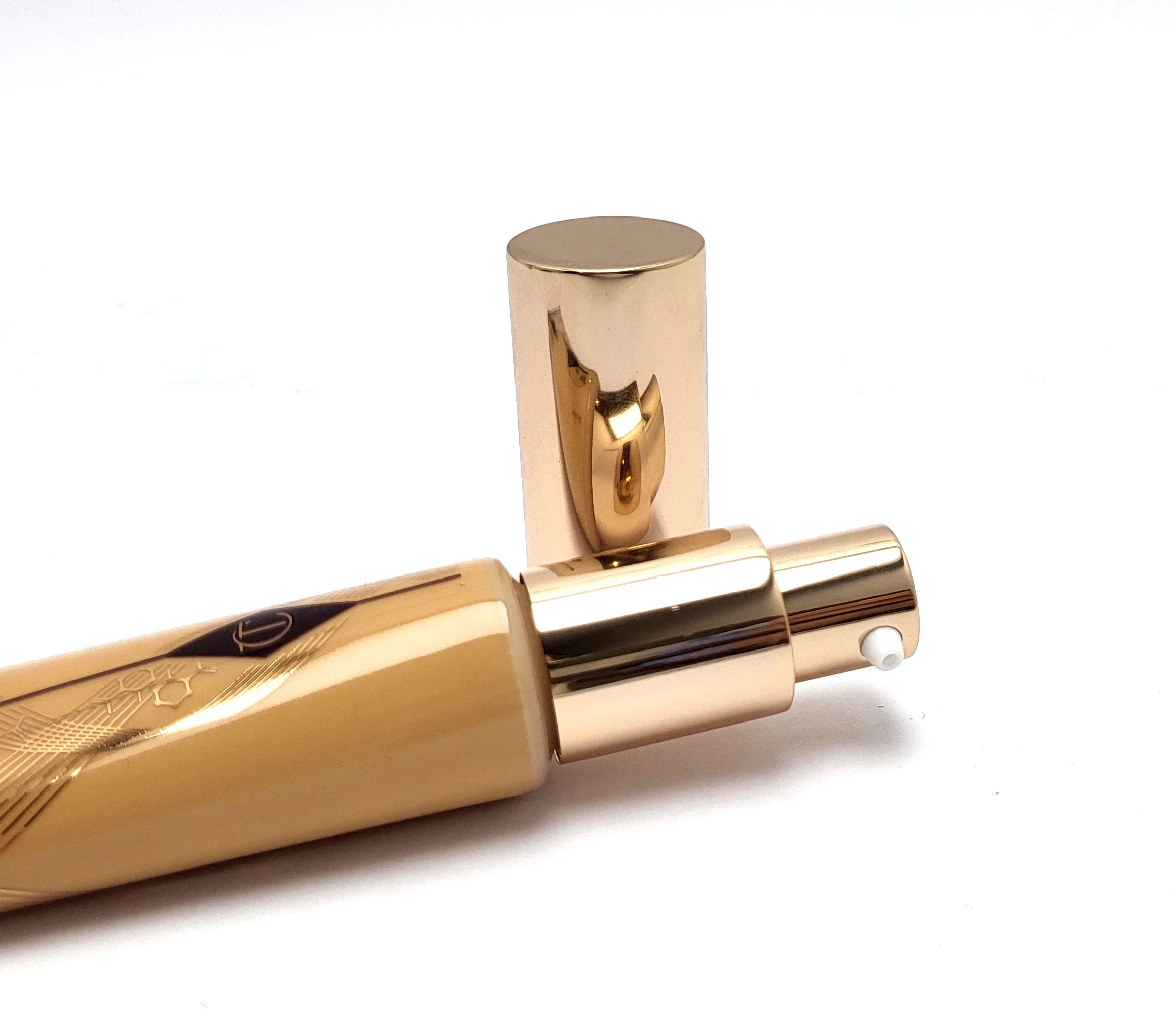 podklad-charlotte-tilbury-beautiful-skin-poziom-krycia-129812-2