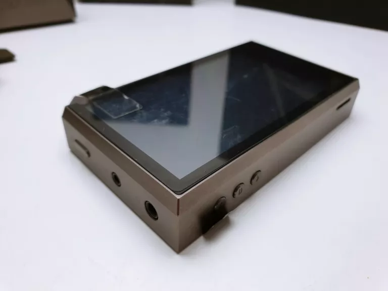 PRZENOŚNY ODTWARZACZ MP3 ASTELL&KERN AK240 256GB + STACJA DOKUJĄCA KOMPLET