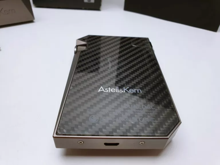 PRZENOŚNY ODTWARZACZ MP3 ASTELL&KERN AK240 256GB + STACJA DOKUJĄCA KOMPLET
