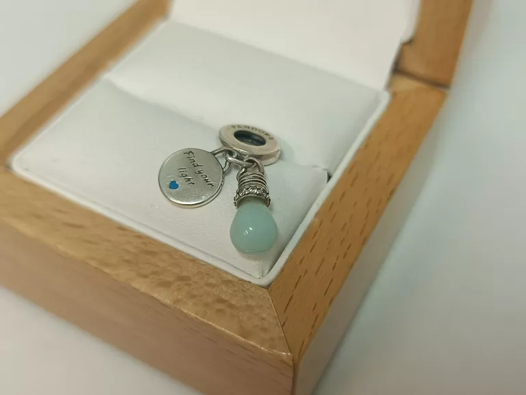 PIĘKNY SREBRNY PANDORA CHARMS ŻARÓWKA