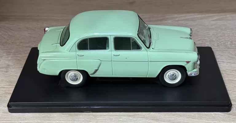 MODEL 1:24 MOSKWICZ 403 - 1983ROK