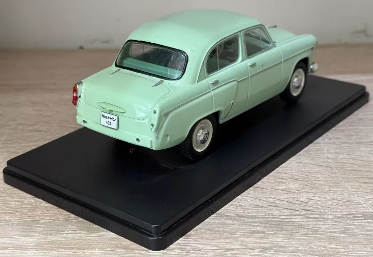 MODEL 1:24 MOSKWICZ 403 - 1983ROK