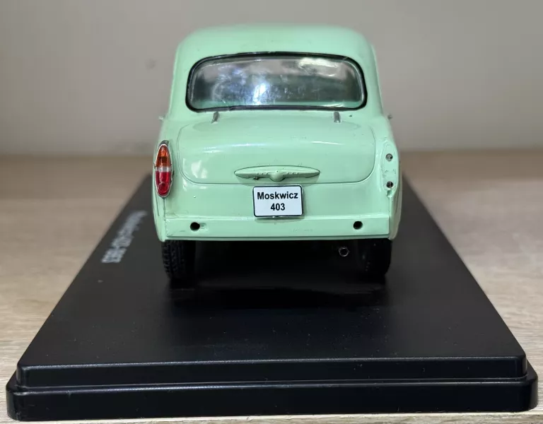 MODEL 1:24 MOSKWICZ 403 - 1983ROK