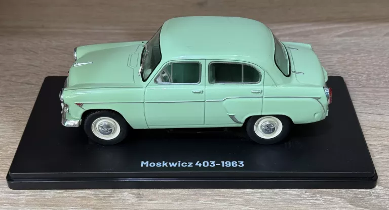 MODEL 1:24 MOSKWICZ 403 - 1983ROK