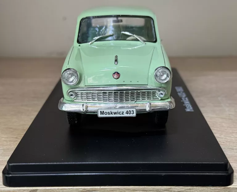 MODEL 1:24 MOSKWICZ 403 - 1983ROK