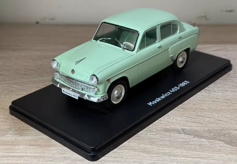 MODEL 1:24 MOSKWICZ 403 - 1983ROK