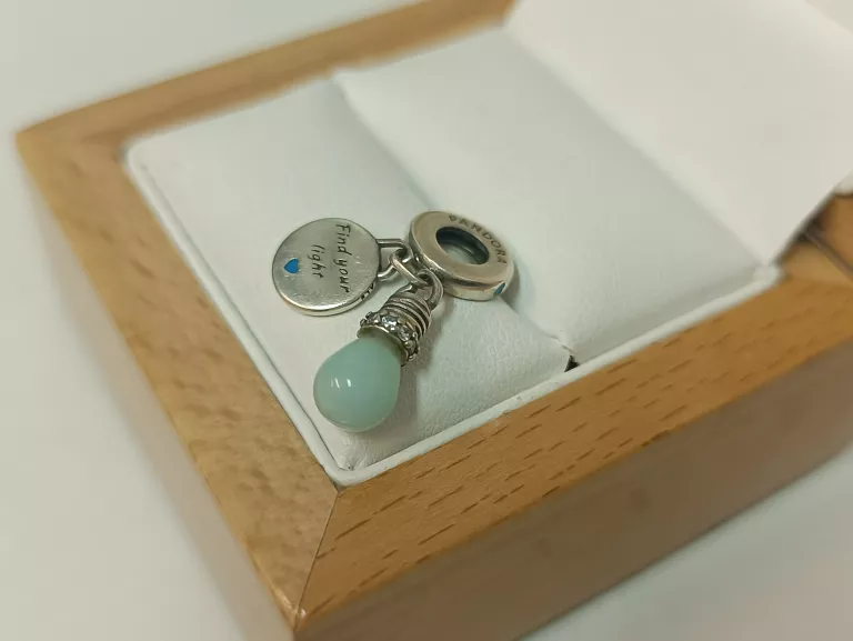 PIĘKNY SREBRNY PANDORA CHARMS ŻARÓWKA