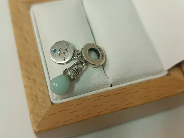 PIĘKNY SREBRNY PANDORA CHARMS ŻARÓWKA
