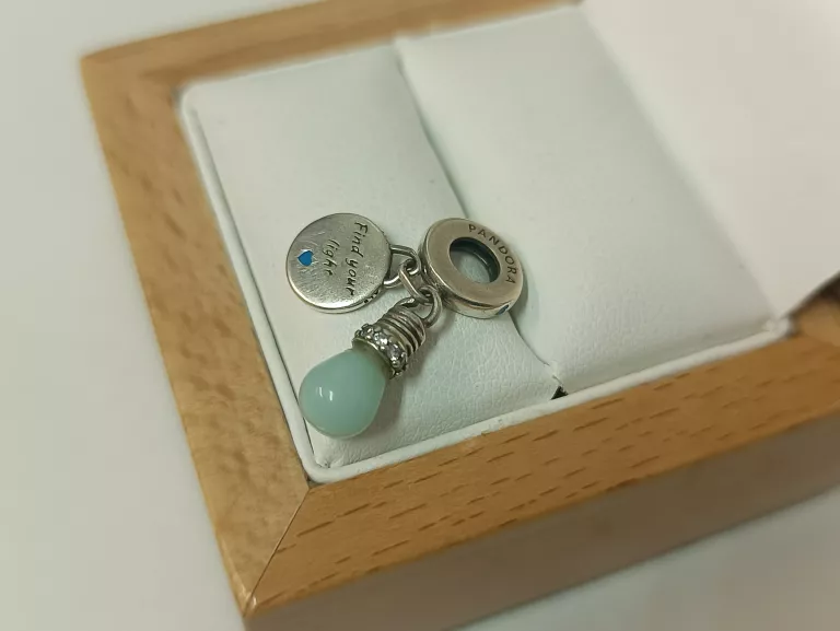 PIĘKNY SREBRNY PANDORA CHARMS ŻARÓWKA